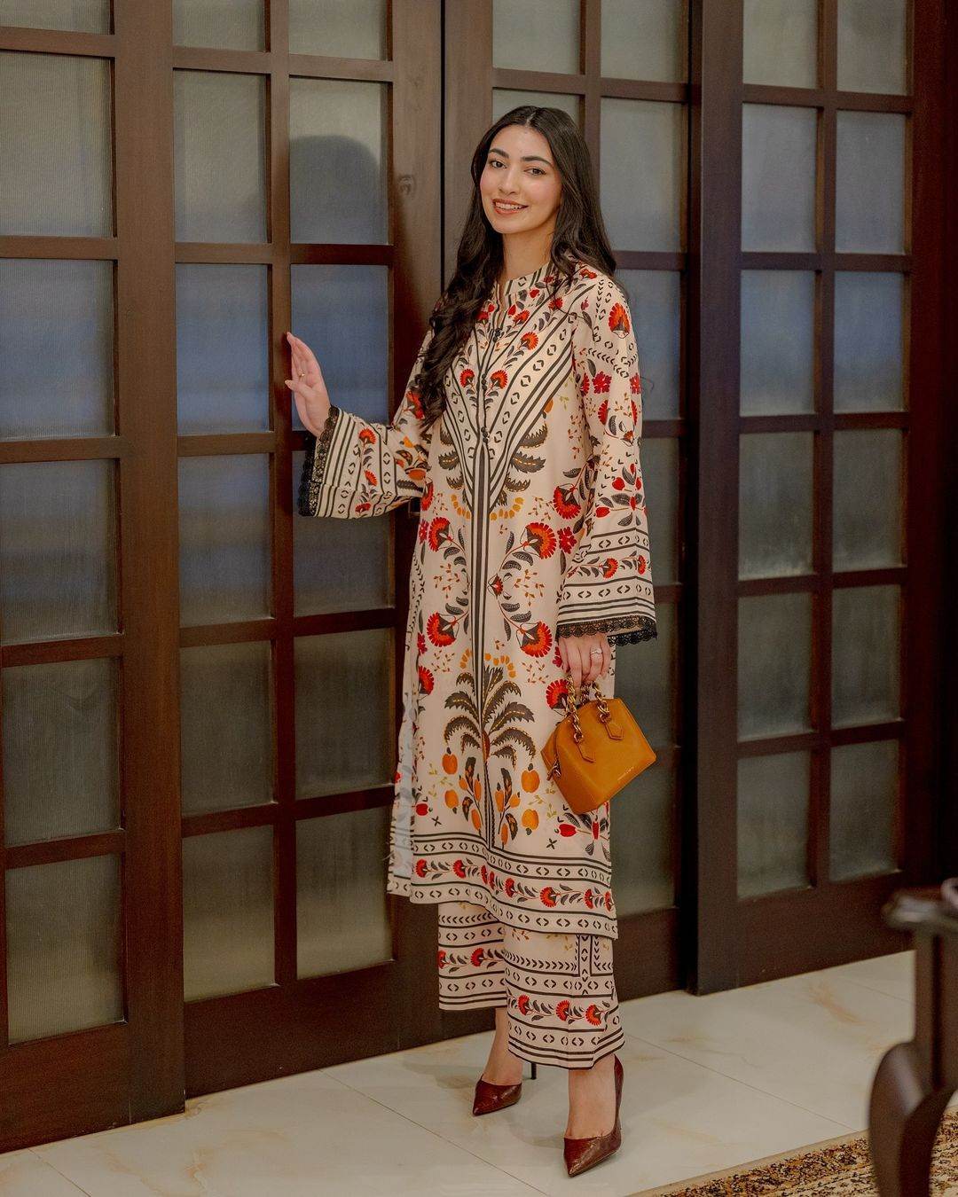 Silk Crepe Digital Printed Kurta & Trousers Set | No Colour Fading - SEEANS