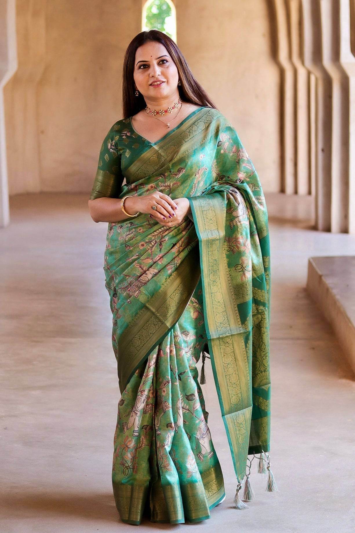 Graceful Emerald Green Banarasi Silk Saree with Floral Zari Accents - SEEANS