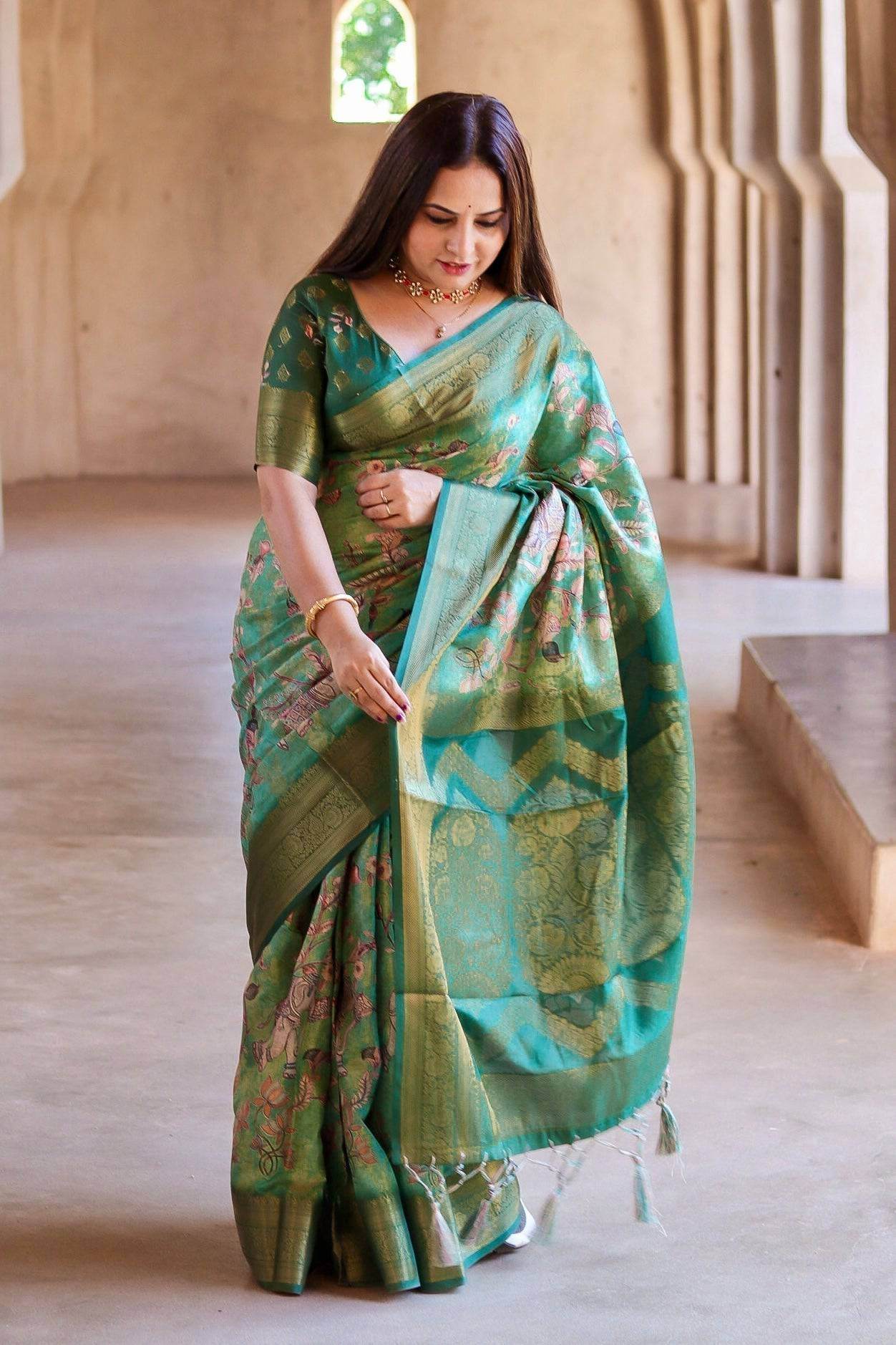Graceful Emerald Green Banarasi Silk Saree with Floral Zari Accents - SEEANS