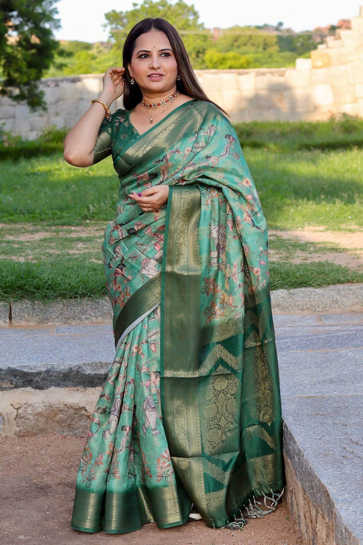 Graceful Emerald Green Banarasi Silk Saree with Floral Zari Accents - SEEANS