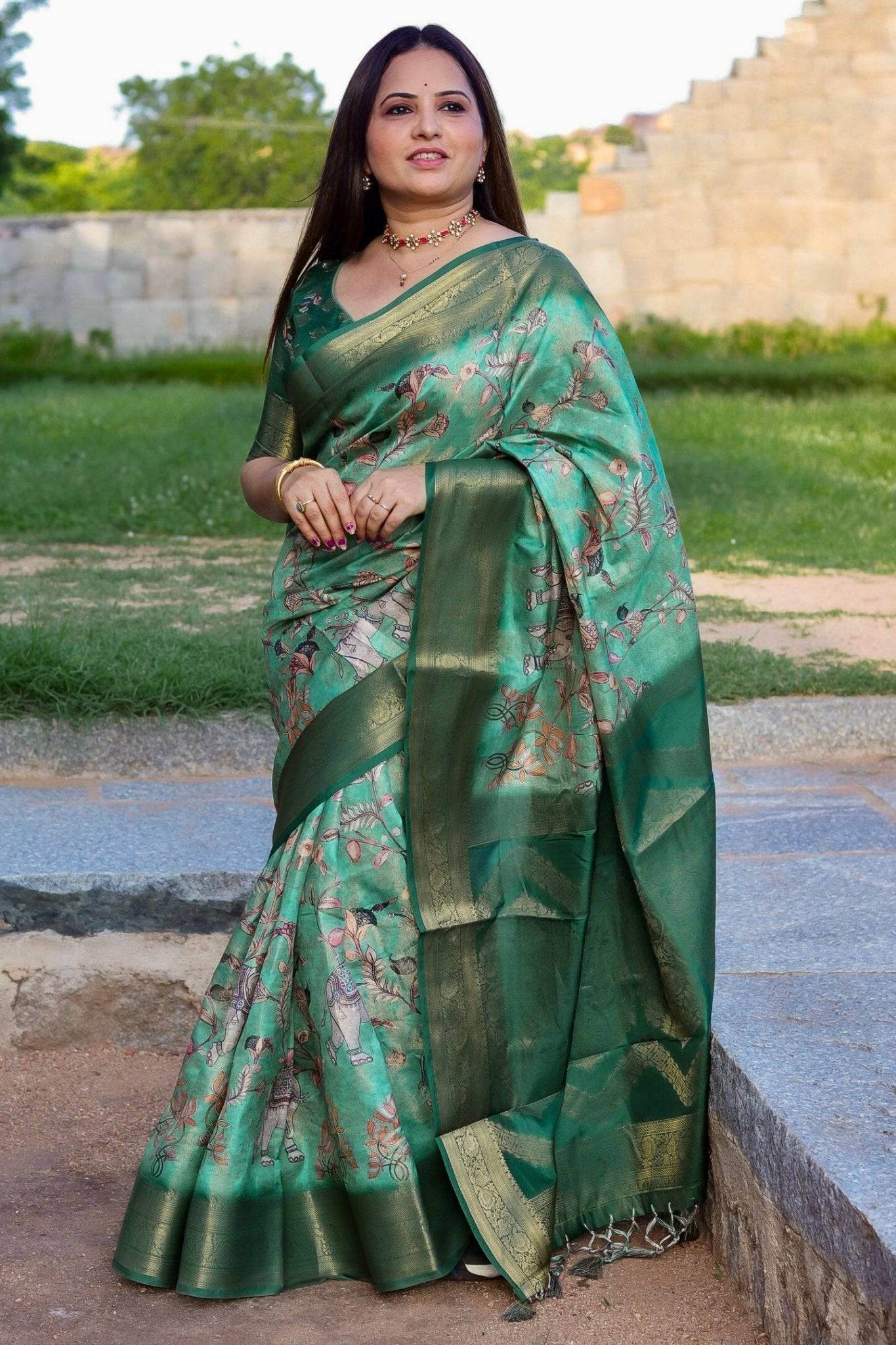 Graceful Emerald Green Banarasi Silk Saree with Floral Zari Accents - SEEANS