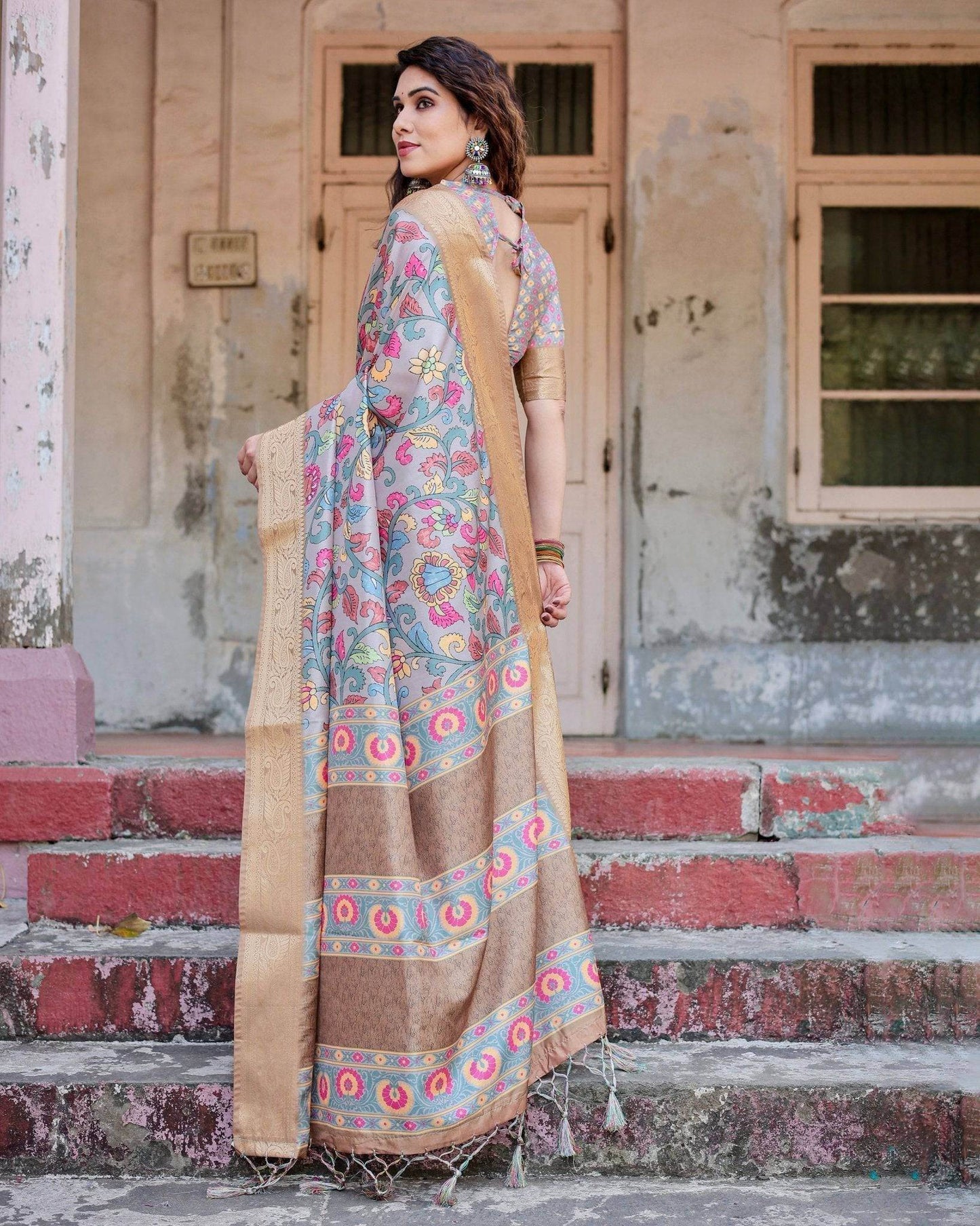 Exquisite Gray Floral Digital Print Saree with Golden Border and Ornamental Pallu - SEEANS
