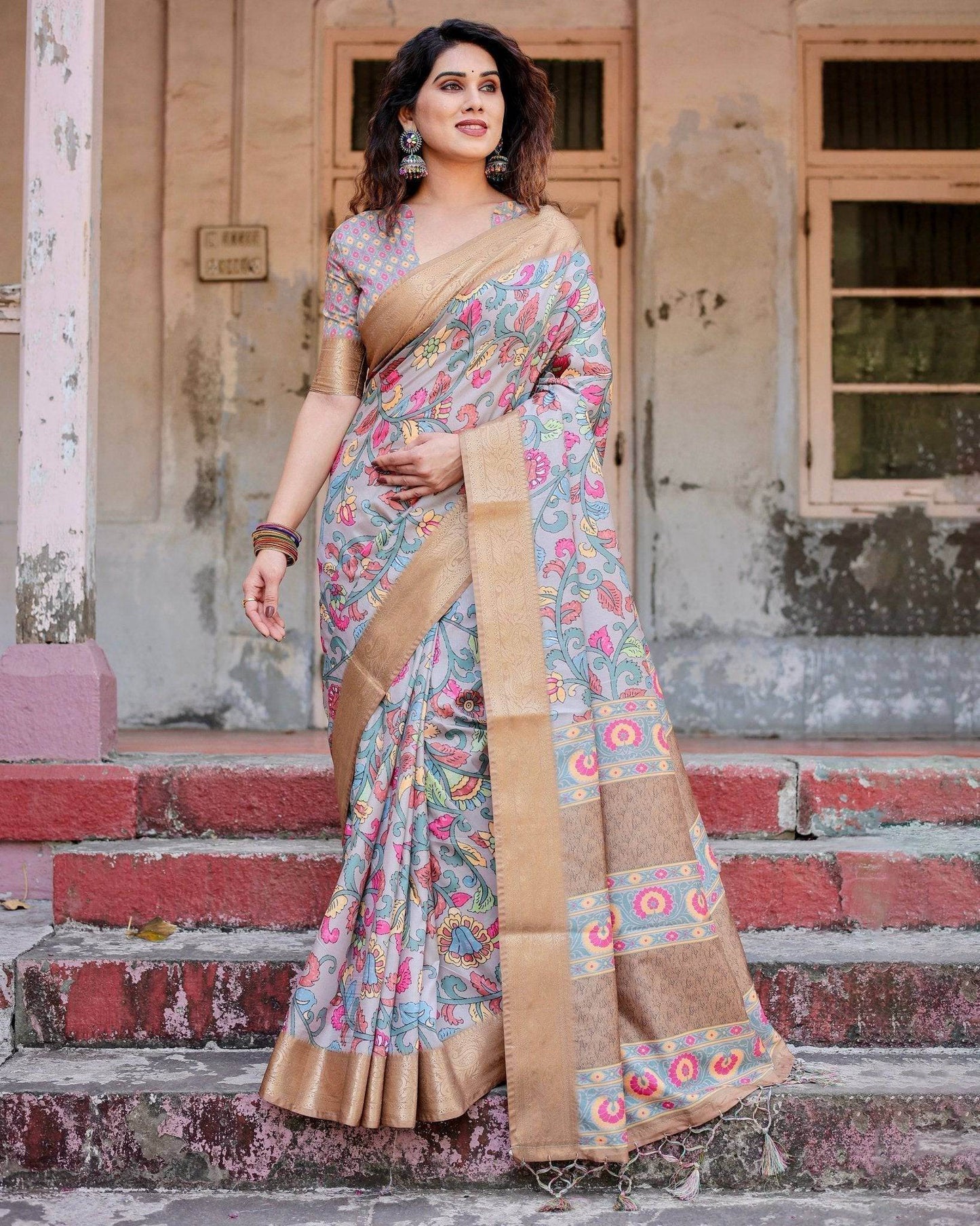 Exquisite Gray Floral Digital Print Saree with Golden Border and Ornamental Pallu - SEEANS