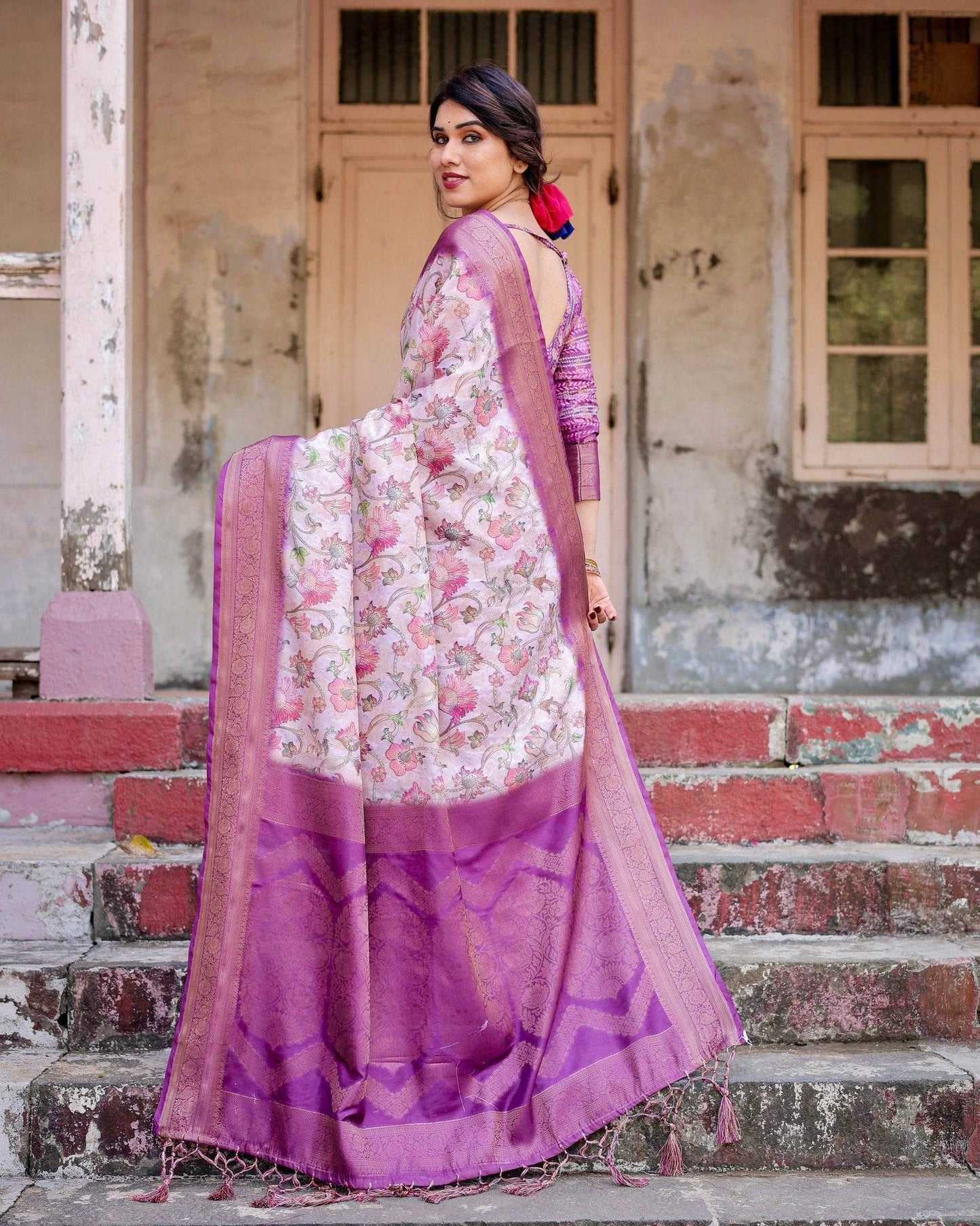 Graceful Lavender Banarasi Silk Saree with Floral Design and Zari Woven Border - SEEANS