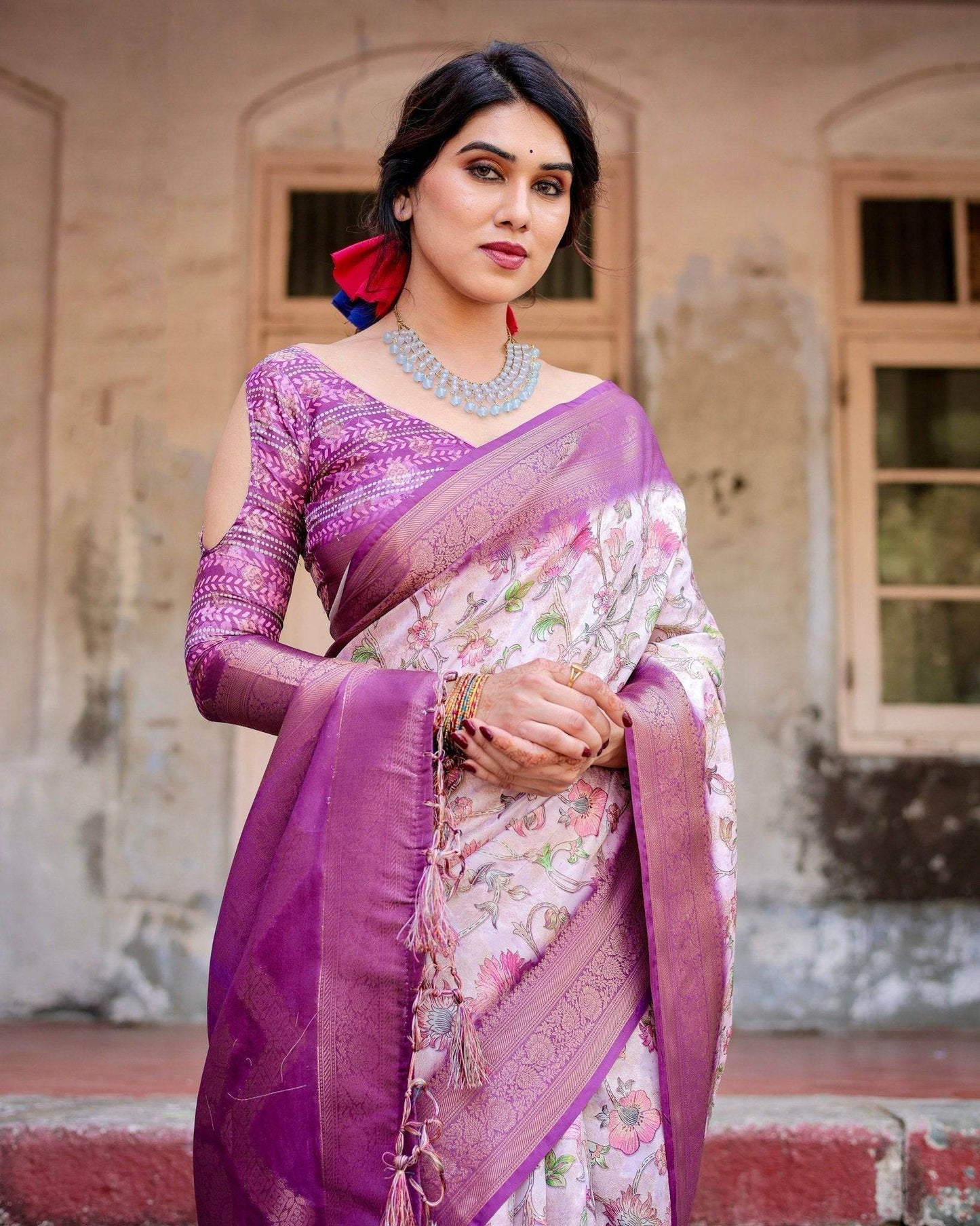 Graceful Lavender Banarasi Silk Saree with Floral Design and Zari Woven Border - SEEANS