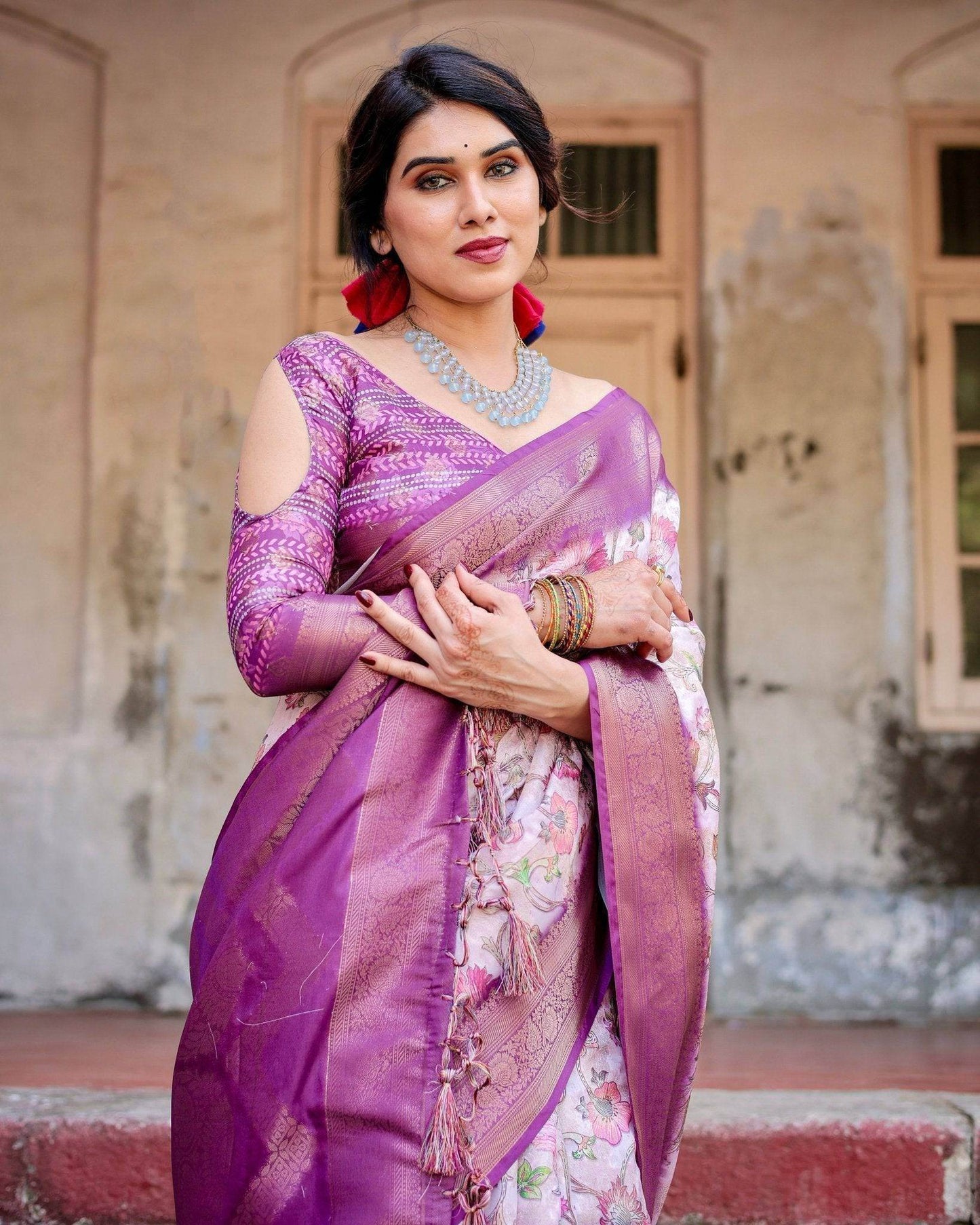 Graceful Lavender Banarasi Silk Saree with Floral Design and Zari Woven Border - SEEANS