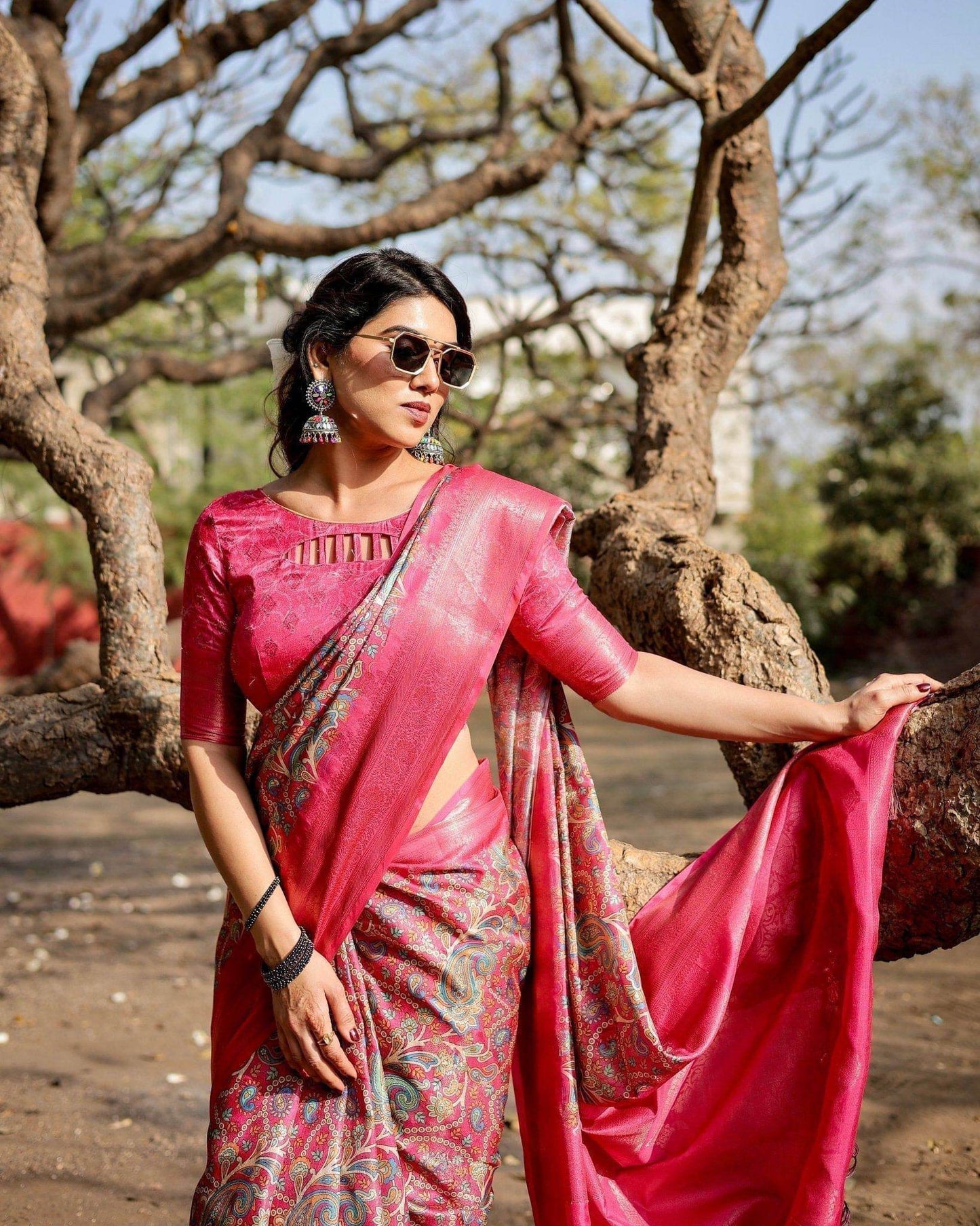 Elegant Pink Banarasi Silk Saree with Paisley Design, Zari Weaving, and Tassels - SEEANS