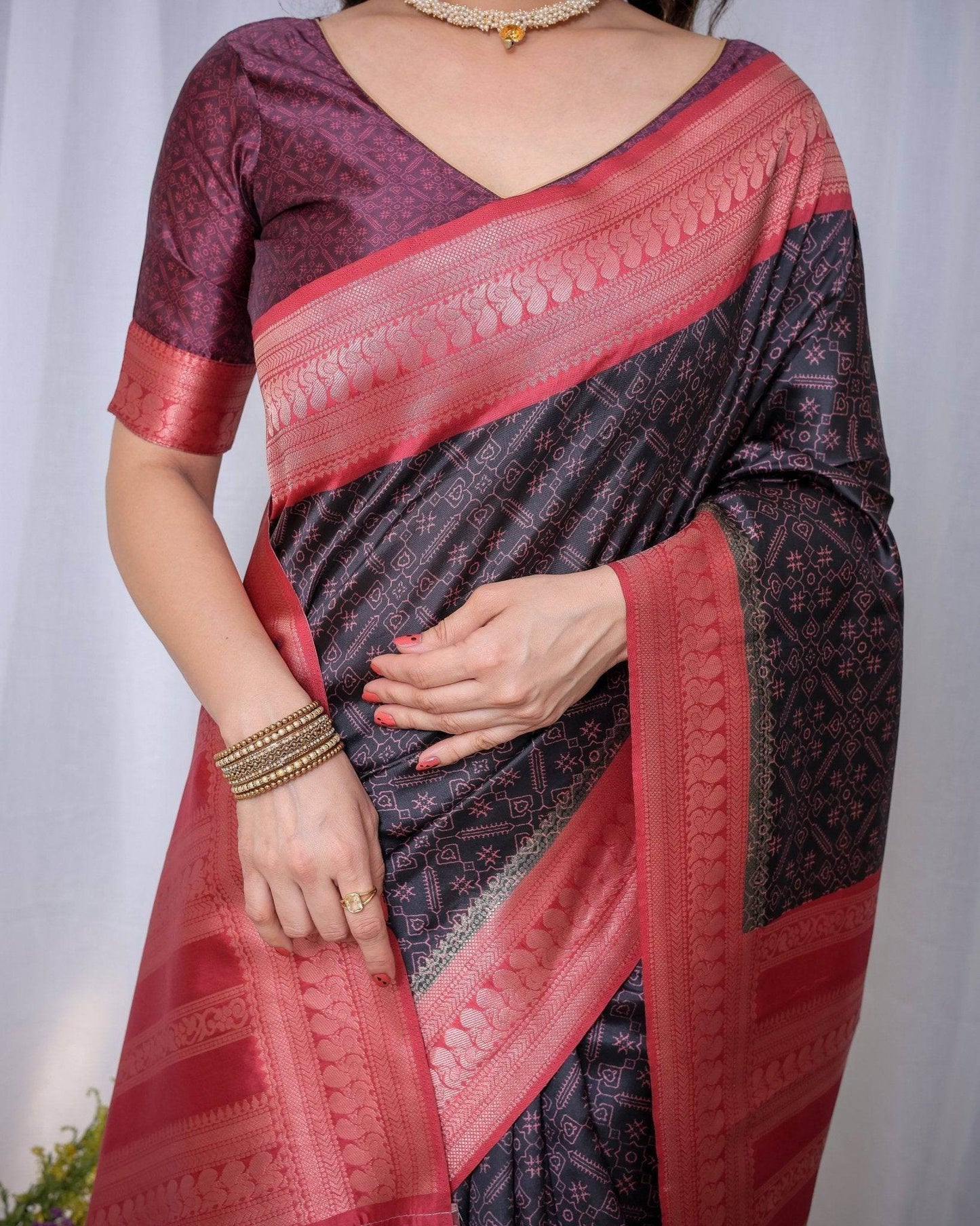 Majestic Black Banarasi Silk Saree with Rose Gold Border and Tassels - SEEANS