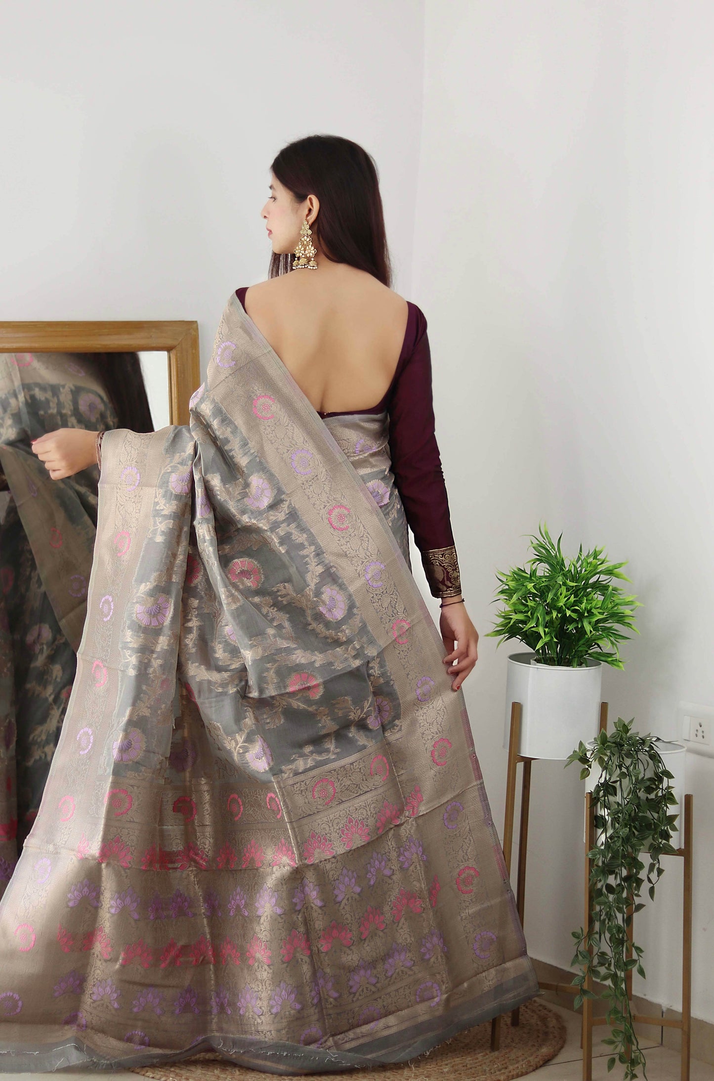 Pure Organza Minna Work Banarasi Saree | Vintage Royal Elegance - SEEANS