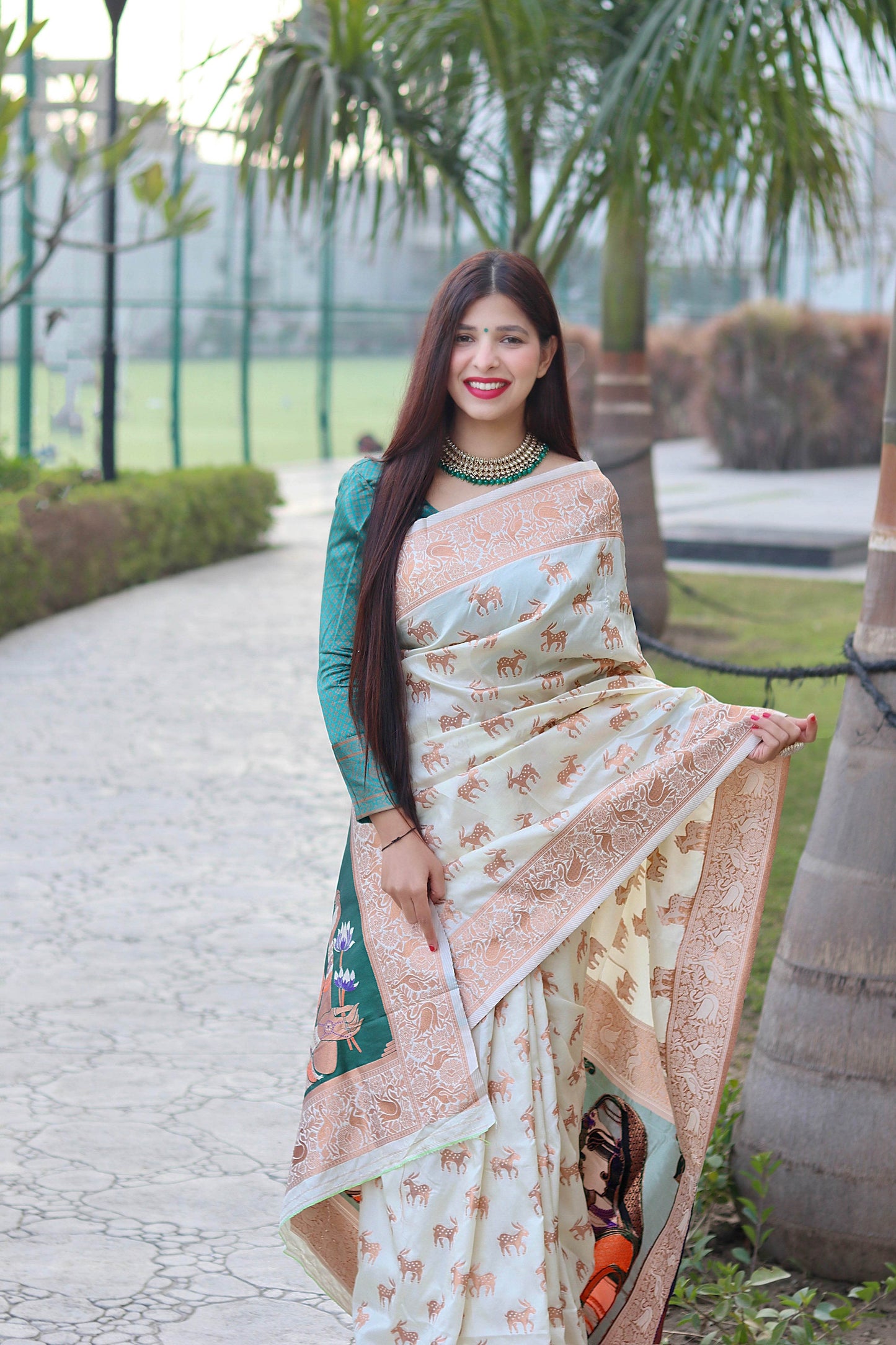 Pure Banarasi Silk Saree with Zari Weaving – Traditional Elegance - SEEANS