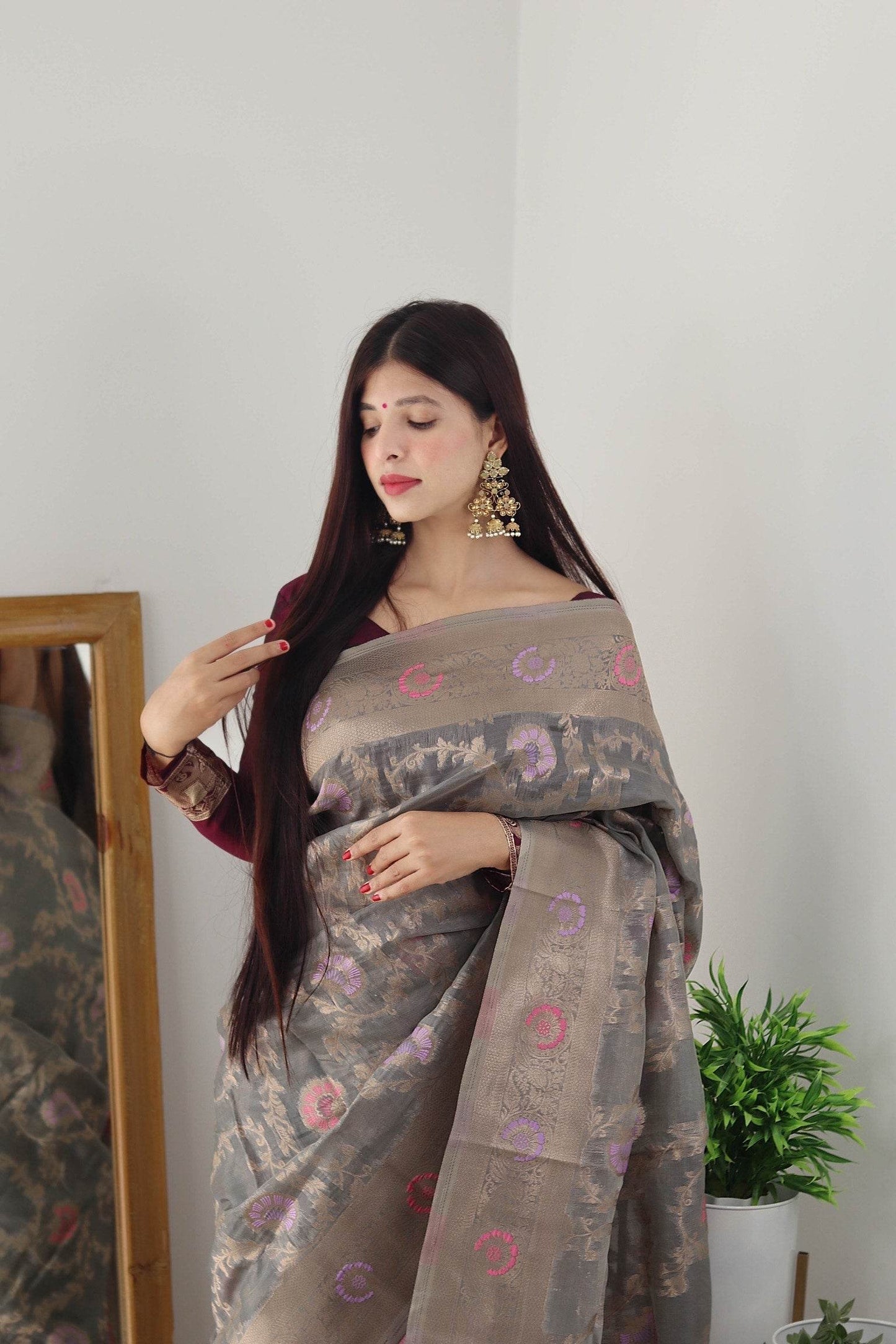 Pure Organza Minna Work Banarasi Saree | Vintage Royal Elegance - SEEANS