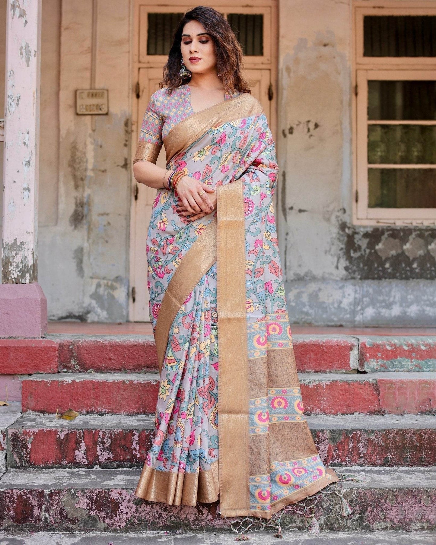 Exquisite Gray Floral Digital Print Saree with Golden Border and Ornamental Pallu - SEEANS