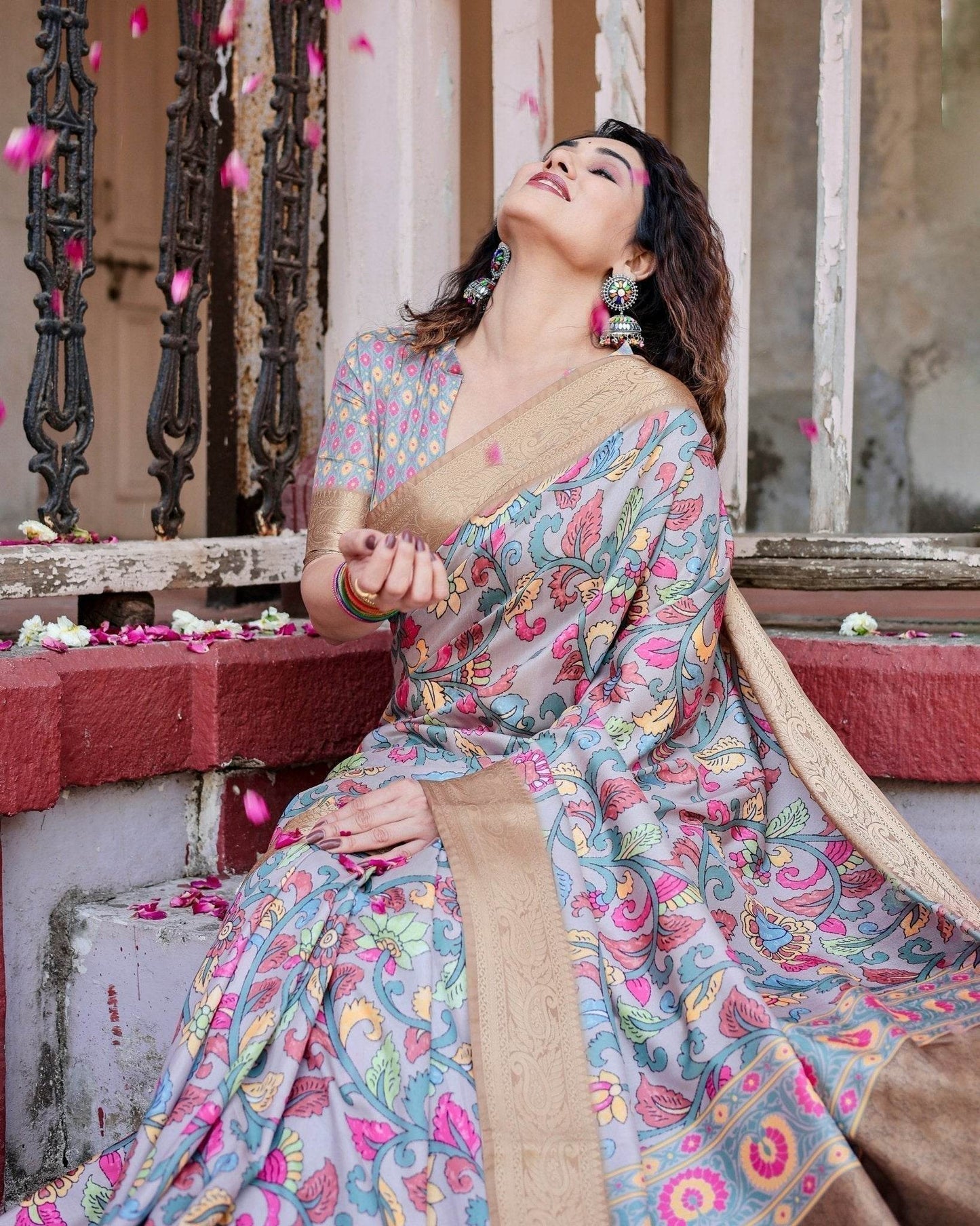 Exquisite Gray Floral Digital Print Saree with Golden Border and Ornamental Pallu - SEEANS