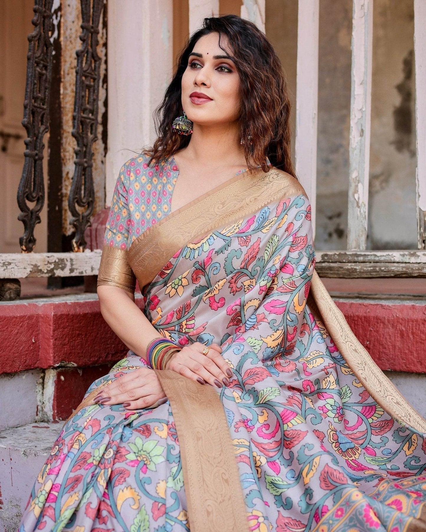 Exquisite Gray Floral Digital Print Saree with Golden Border and Ornamental Pallu - SEEANS