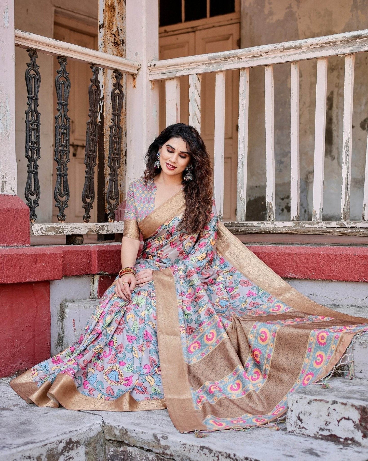 Exquisite Gray Floral Digital Print Saree with Golden Border and Ornamental Pallu - SEEANS