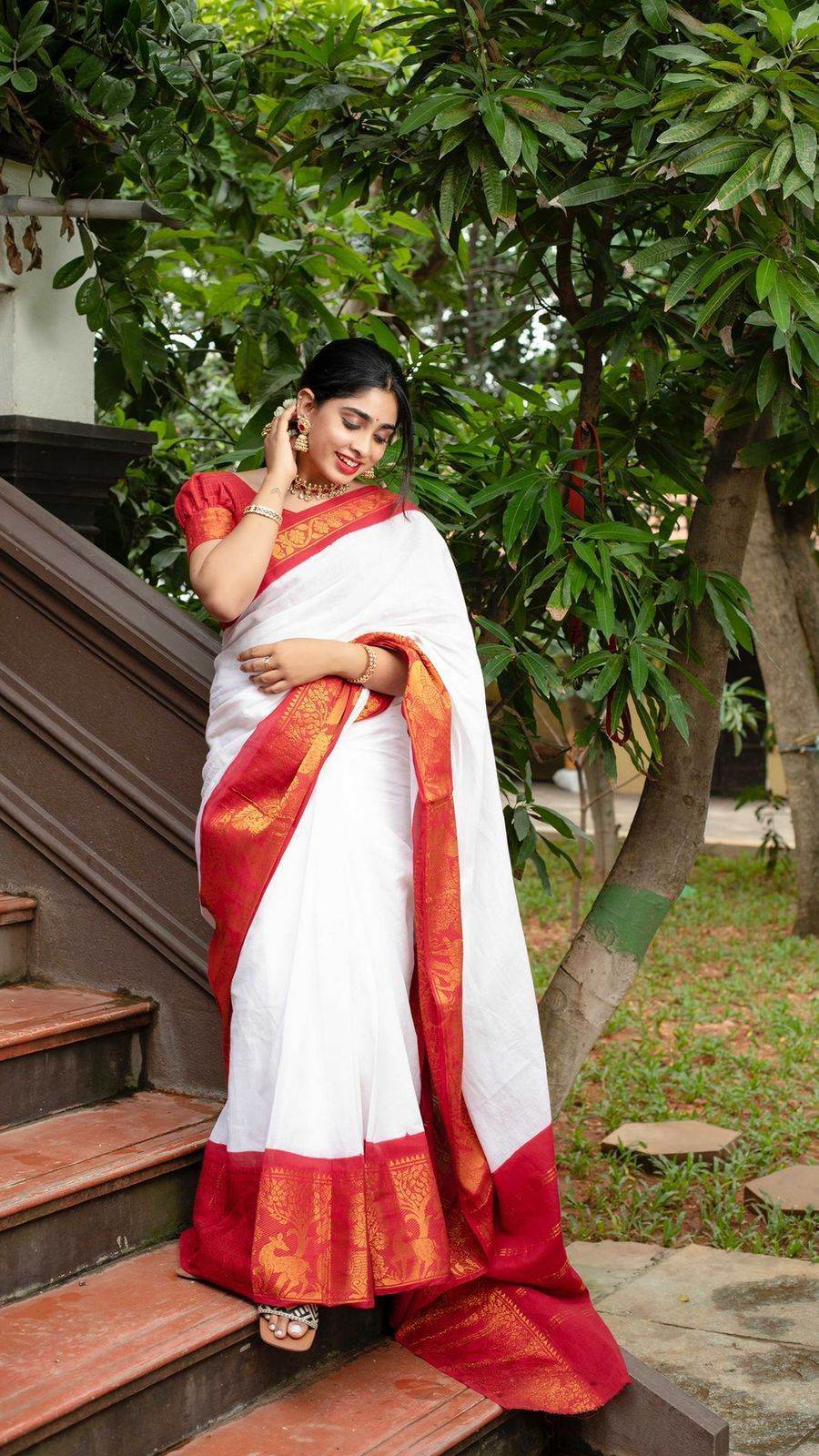 Kanjivaram Soft Lichi Silk Saree - Vintage Weaving & Royal Design - SEEANS