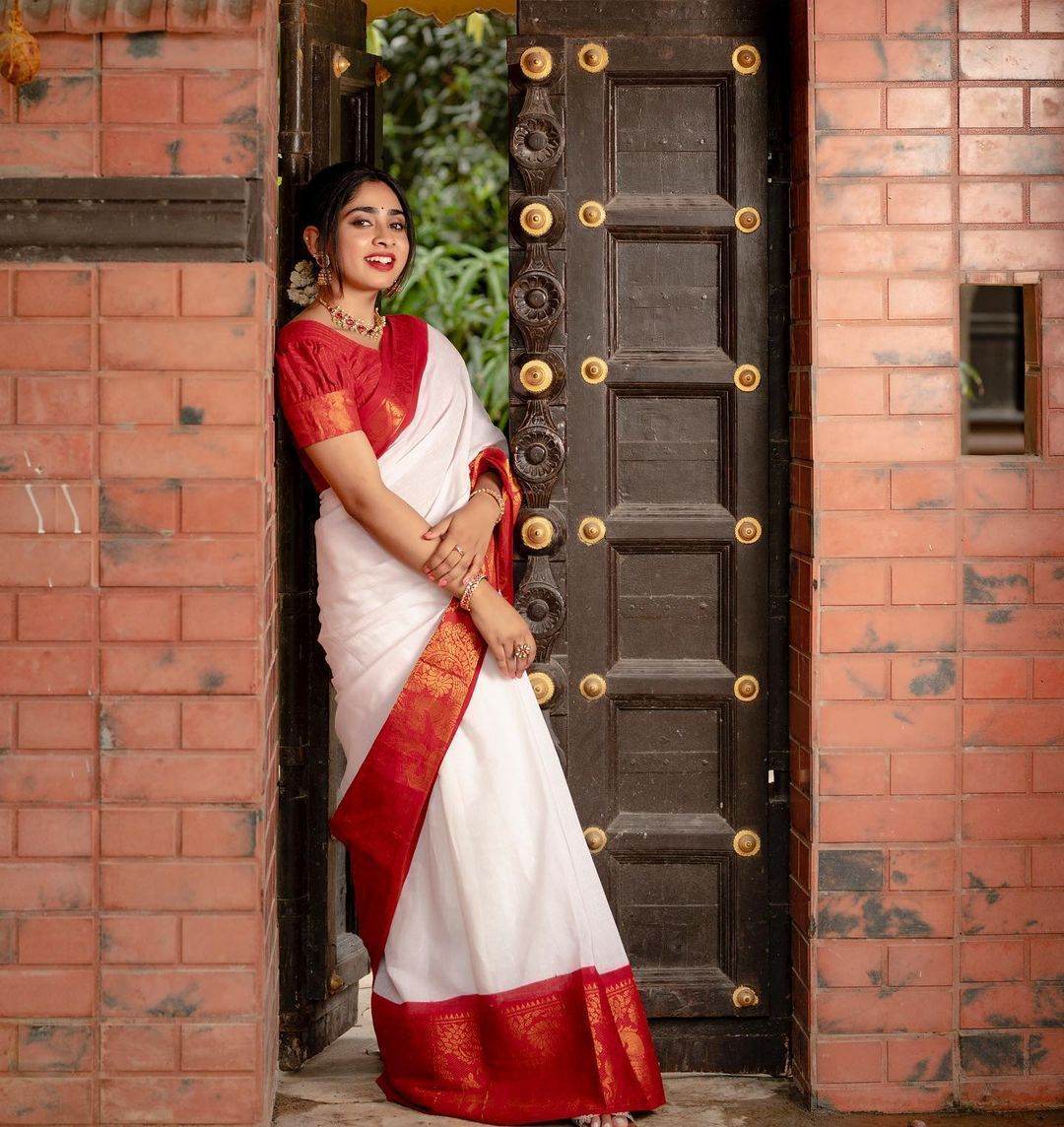 Kanjivaram Soft Lichi Silk Saree - Vintage Weaving & Royal Design - SEEANS