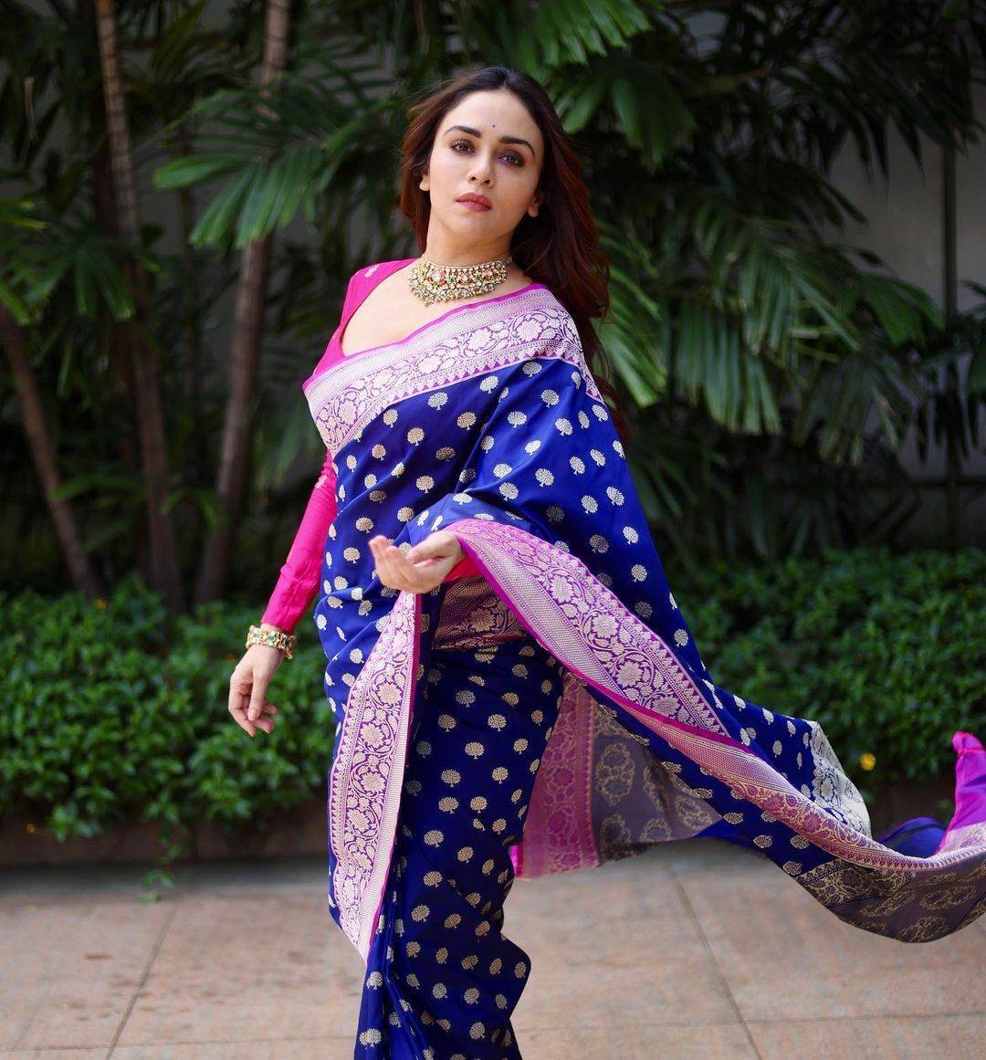 Kanjivaram Soft Lichi Silk Saree with Rich Weaving & Vintage Border - SEEANS
