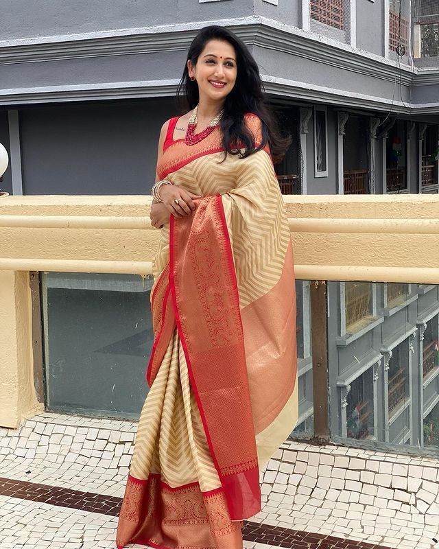 Kanjivaram Soft Lichi Silk Saree with Rich Weaving & Vintage Border - SEEANS