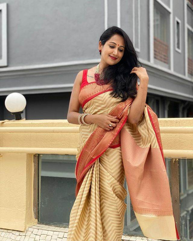 Kanjivaram Soft Lichi Silk Saree with Rich Weaving & Vintage Border - SEEANS