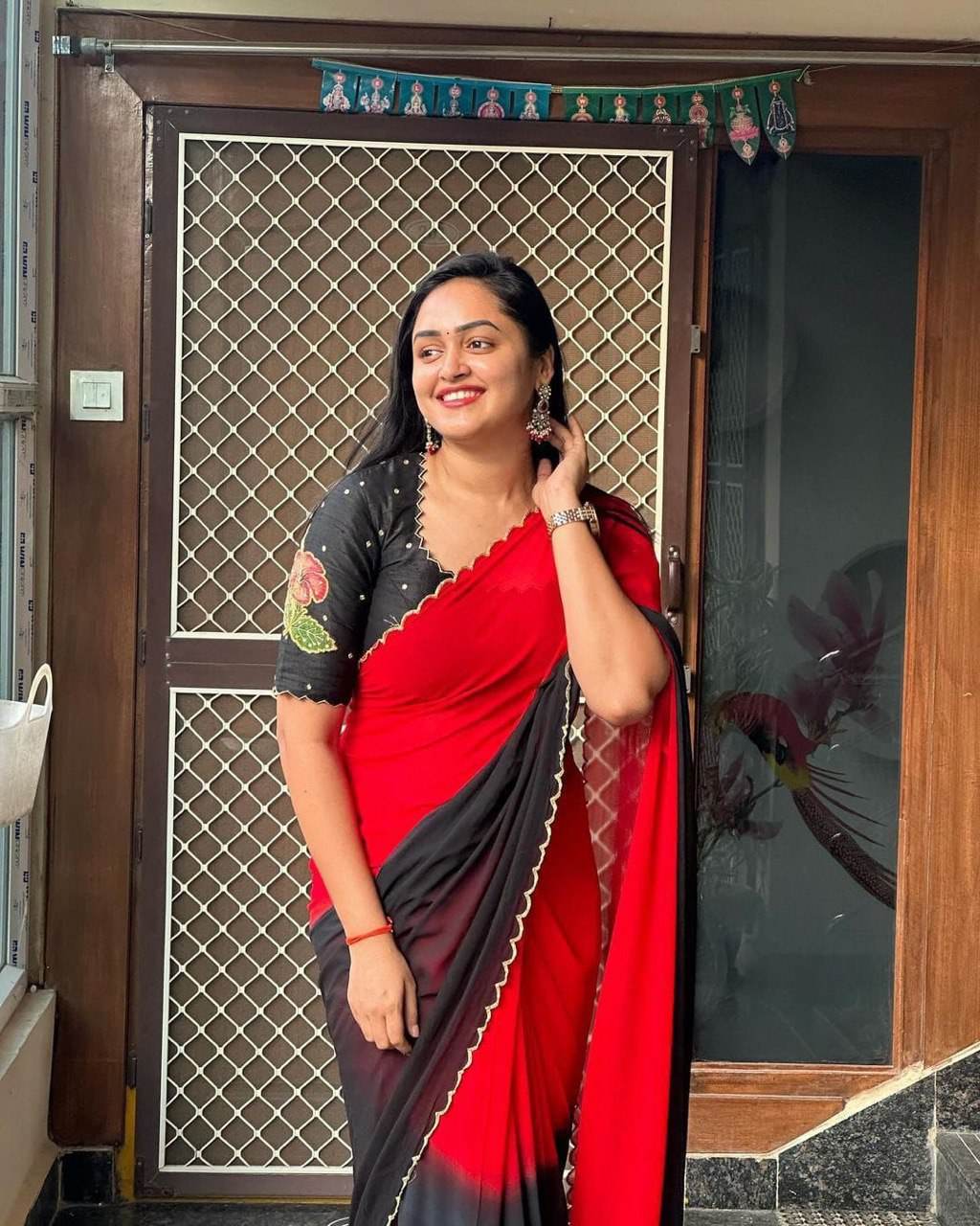 Handcrafted Georgette Khatli Work Saree with Unstitched Blouse – 5.5 Mtr - SEEANS