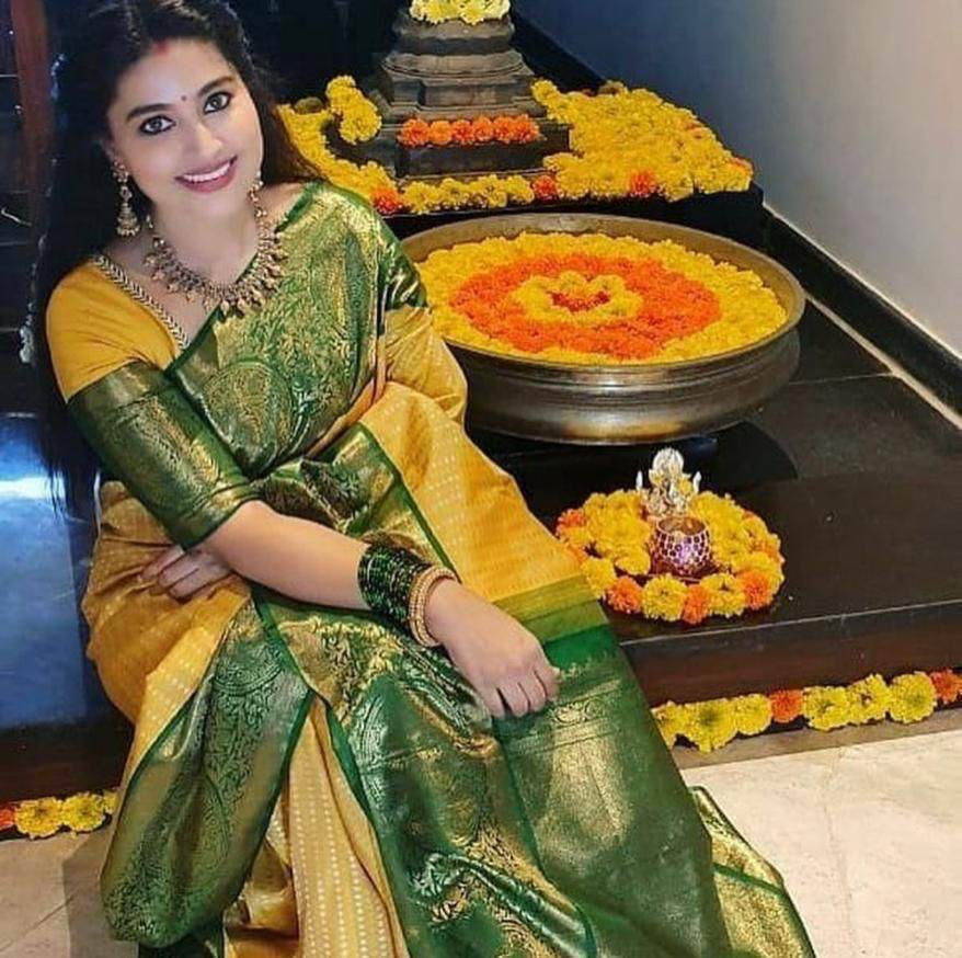 Kanjivaram Soft Lichi Silk Saree - Vintage Weaving & Royal Design - SEEANS