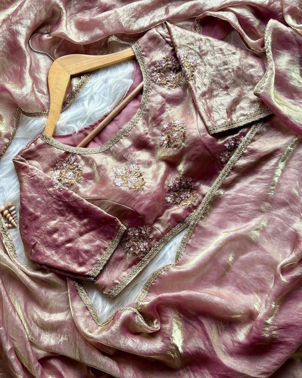 Golden Fendy Saree with Lace Border & Embroidered Blouse – 5.5 Mtr - SEEANS