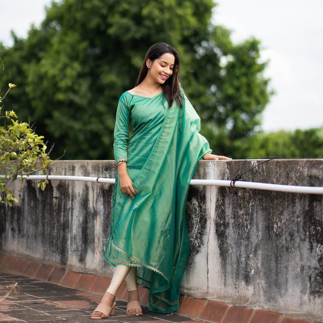 Women's Kurti and Dupatta Set - Space Silk Fabric | XS to XXL Sizes | 4 Colour Options - SEEANS