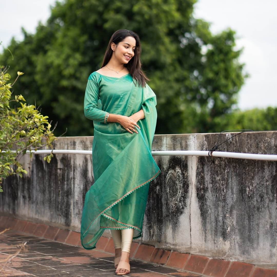 Women's Kurti and Dupatta Set - Space Silk Fabric | XS to XXL Sizes | 4 Colour Options - SEEANS