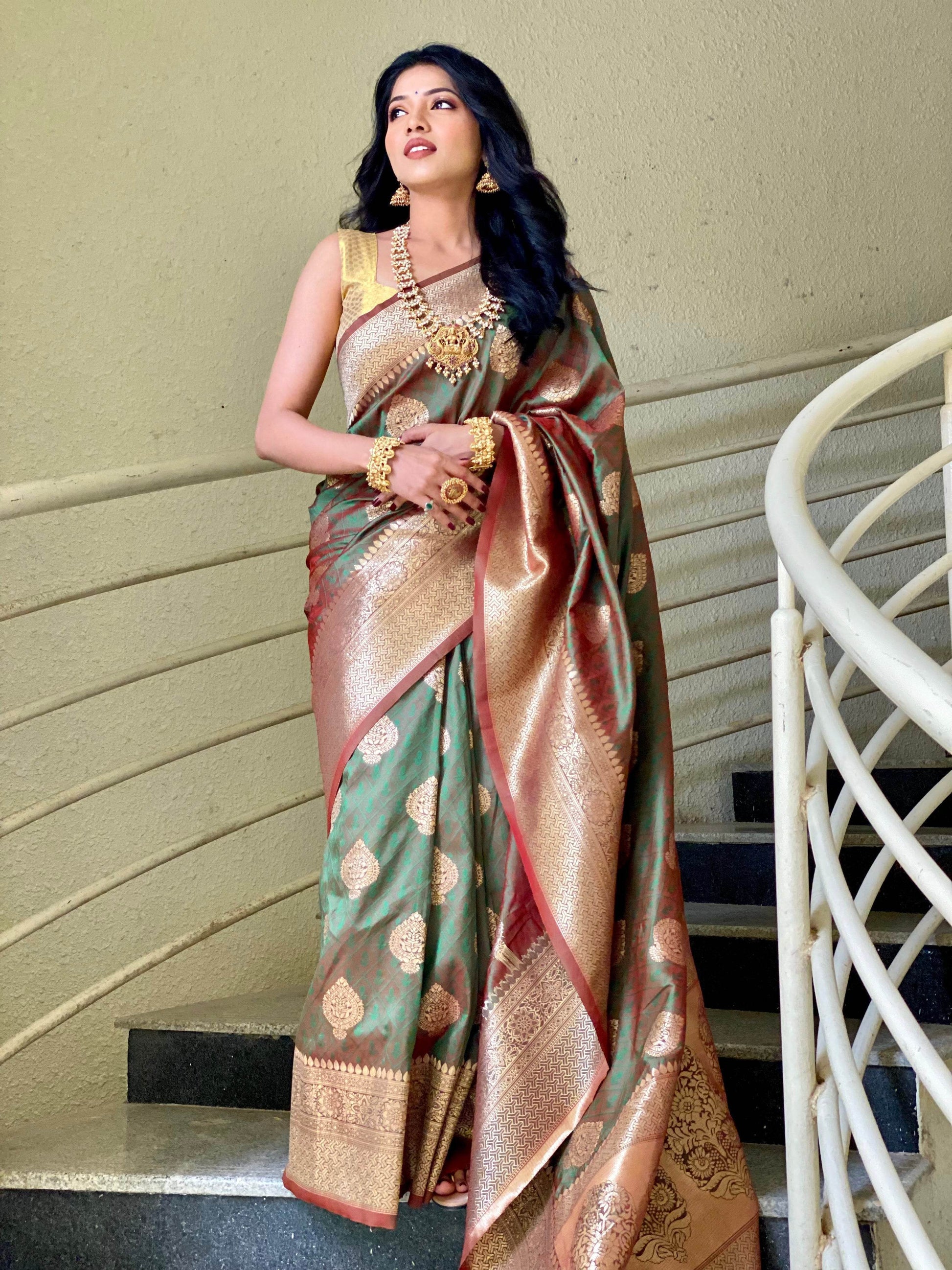 Pure Banarasi Silk Saree with Zari Weaving – Vintage & Elegant Design - SEEANS