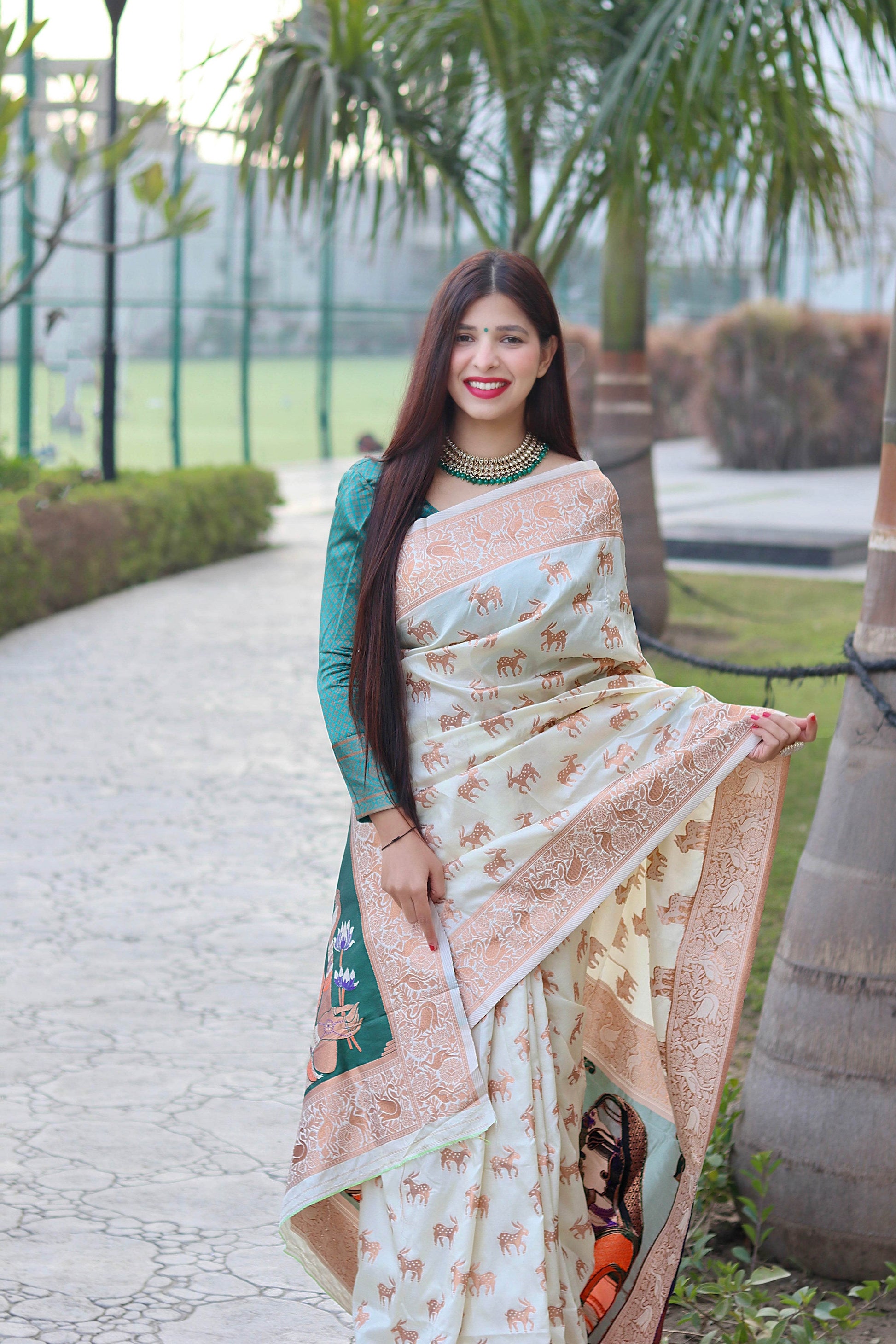 Pure Banarasi Silk Saree with Zari Weaving – Traditional Elegance - SEEANS