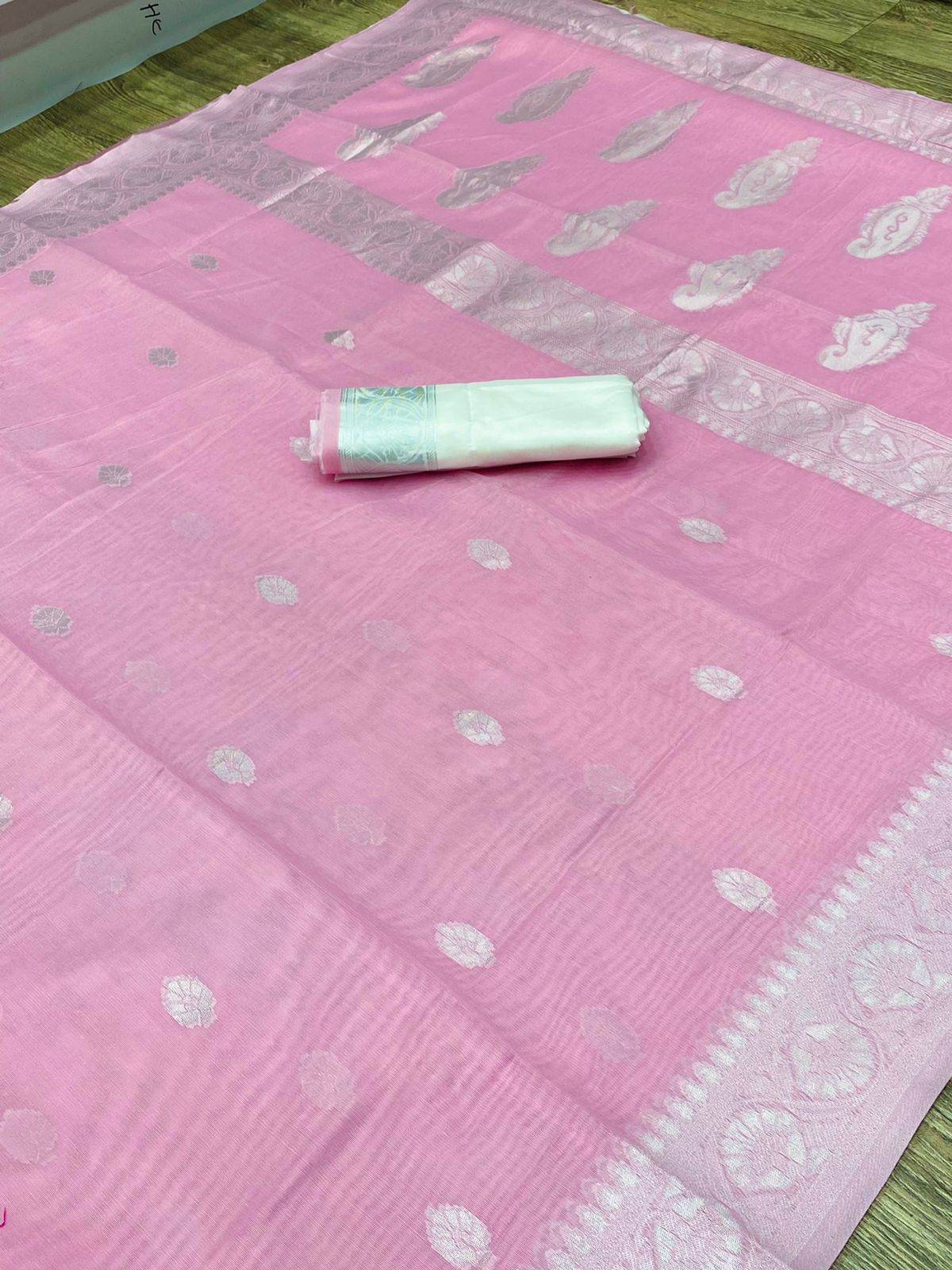 Bollywood Hit Linen Soft Saree | Rich Weaving Design & Royal Look - SEEANS