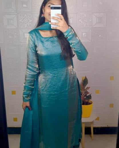 Women's Kurti and Dupatta Set - Space Silk Fabric | XS to XXL Sizes | 4 Colour Options - SEEANS