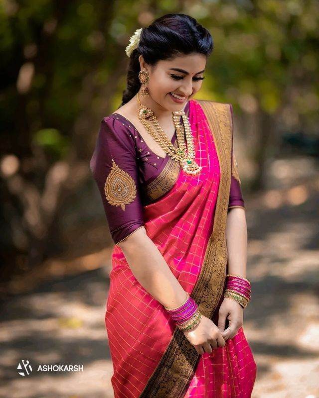 KANJIVARAM Soft Lichi Silk Saree with Vintage Weaving – Luxury & Elegance - SEEANS