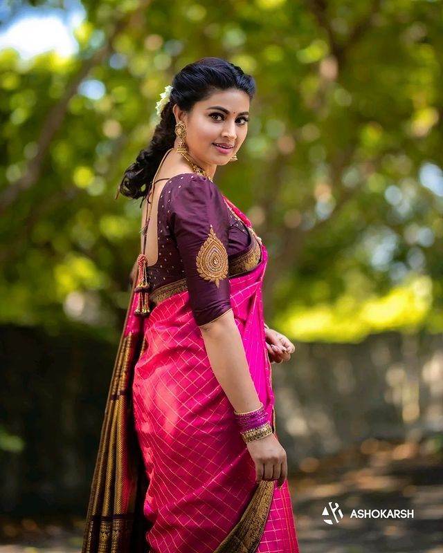 KANJIVARAM Soft Lichi Silk Saree with Vintage Weaving – Luxury & Elegance - SEEANS