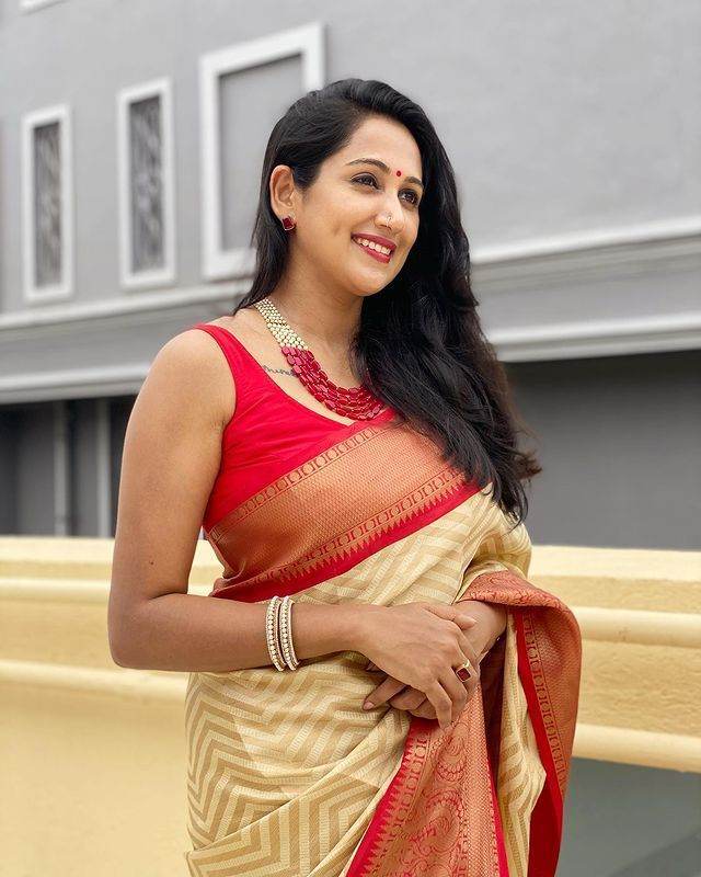 Kanjivaram Soft Lichi Silk Saree with Rich Weaving & Vintage Border - SEEANS