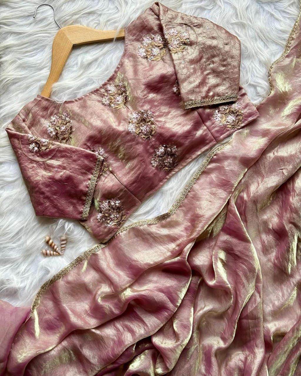 Golden Fendy Saree with Lace Border & Embroidered Blouse – 5.5 Mtr - SEEANS