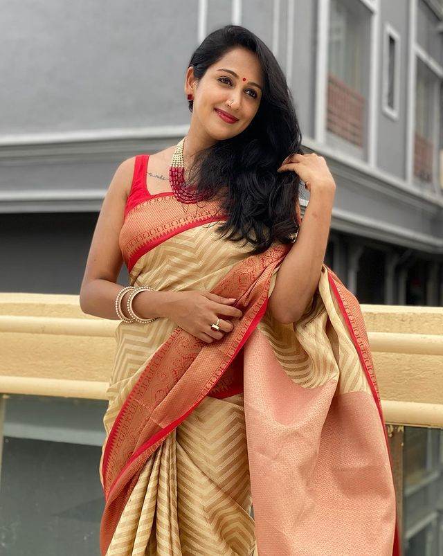 Kanjivaram Soft Lichi Silk Saree with Rich Weaving & Vintage Border - SEEANS