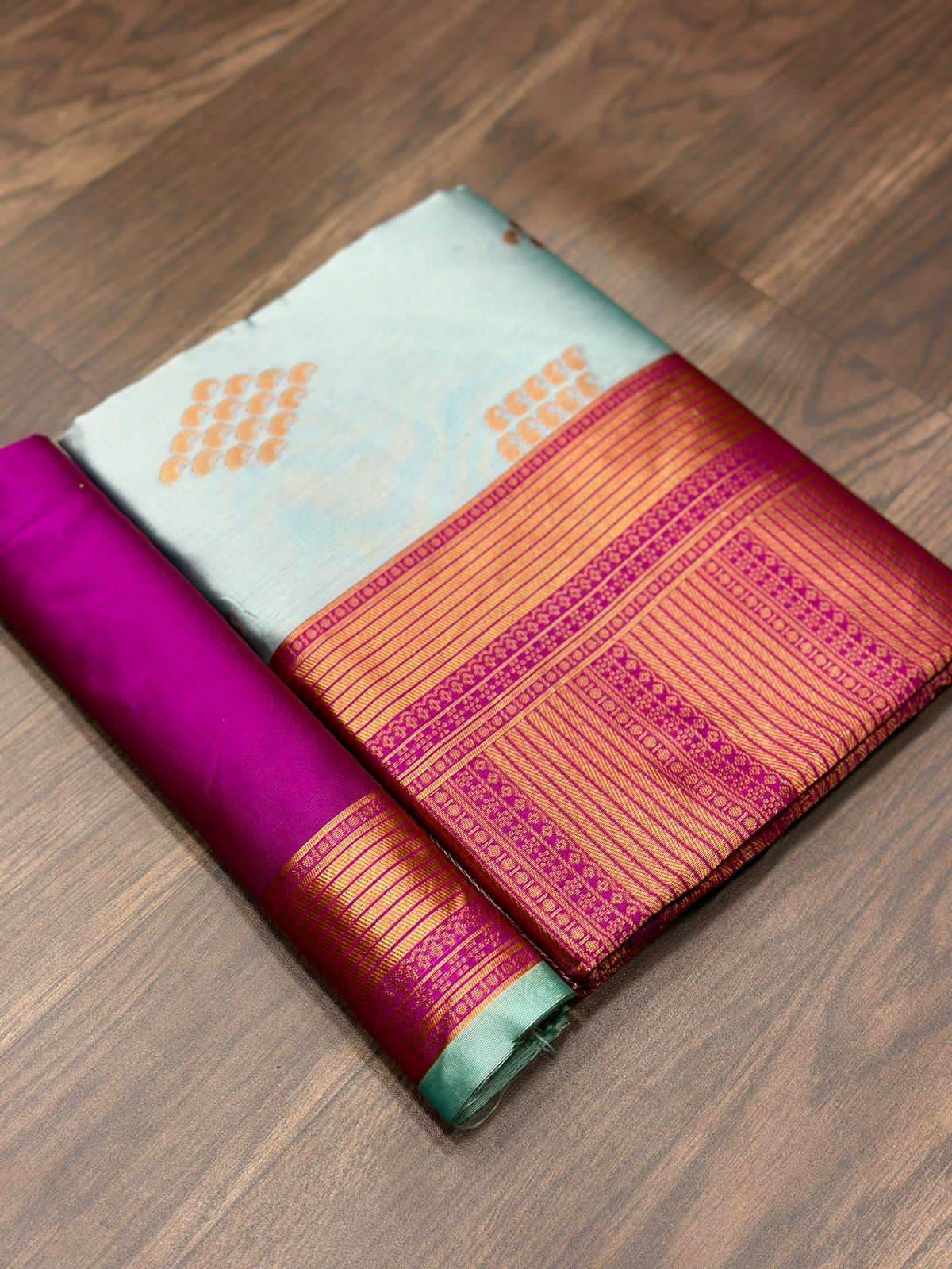 Kanjivaram Soft Lichi Silk Saree with Vintage Weaving & Rich Border - SEEANS