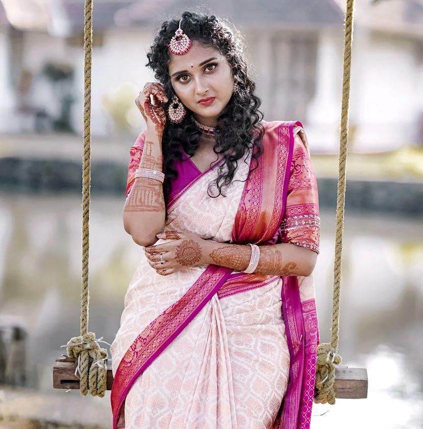 Kanjivaram Soft Lichi Silk Saree with Vintage Weaving & Royal Border - SEEANS