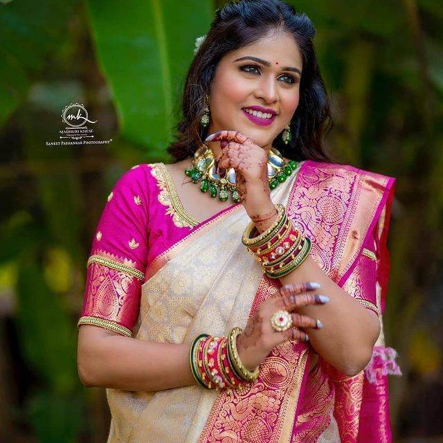 Kanjivaram Soft Lichi Silk Saree with Vintage Weaving & Rich Border - SEEANS