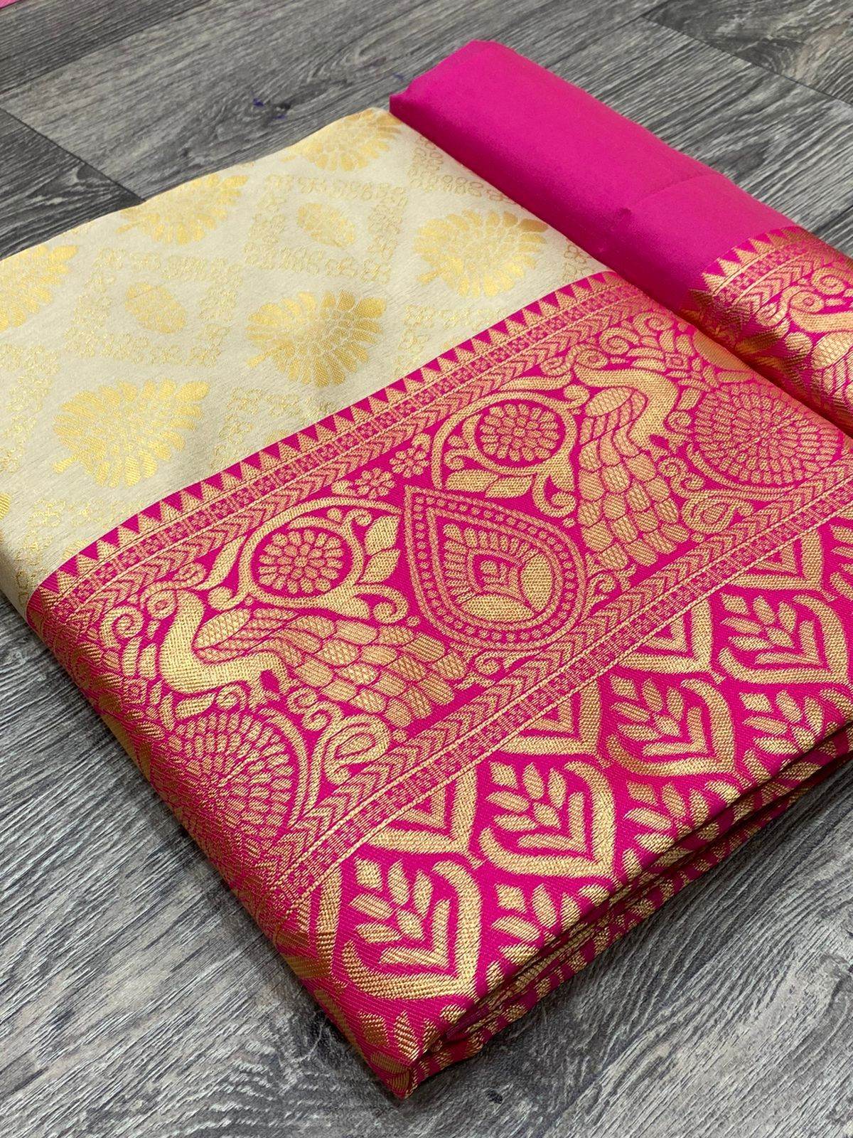 Kanjivaram Soft Lichi Silk Saree with Vintage Weaving & Rich Border - SEEANS